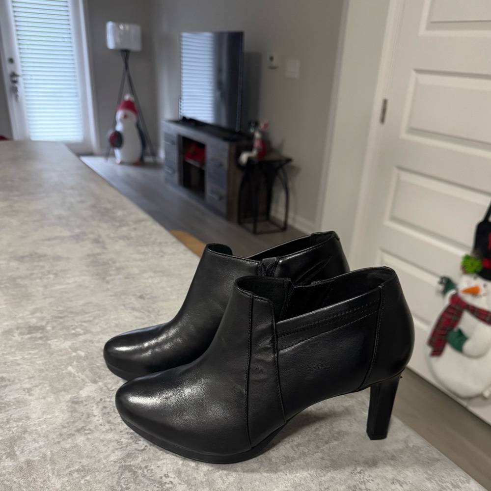 Elegant Black Ankle Boots